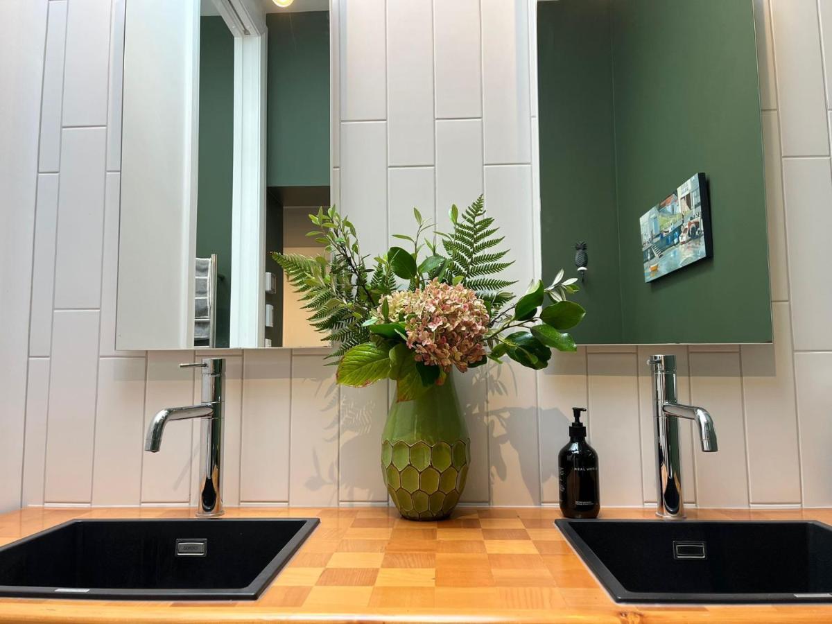 The Green Room Newtown Уелингтън Екстериор снимка