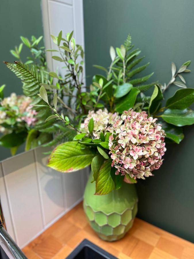 The Green Room Newtown Уелингтън Екстериор снимка